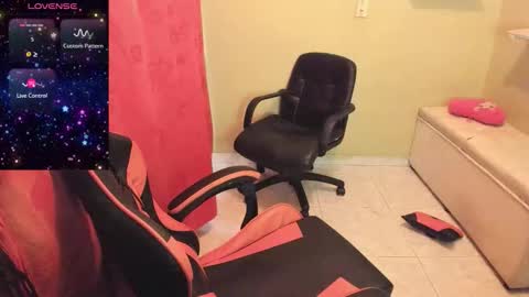 Snapshot of chubby_sex96 chatting on October 15, 2025, 9:37 pm kate online show from October 15, 2025, 9:37 pm