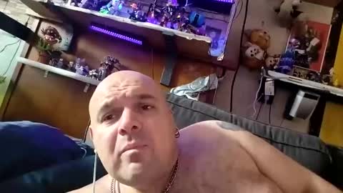 chubbyman43 online show from May 18, 2026, 8:09 am