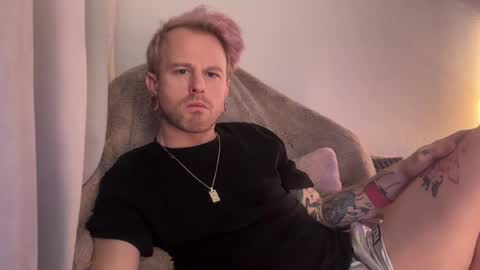 ChubsChadwell online show from November 28, 2025, 2:42 pm