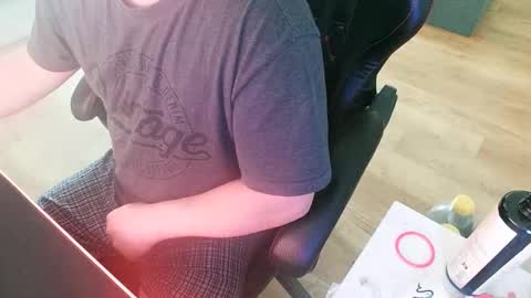 chucky606 online show from November 30, 2025, 8:51 am