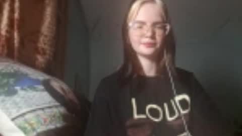 Lisa online show from November 26, 2025, 12:28 pm