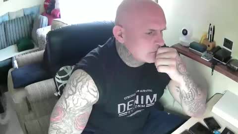 cikakure16081976 online show from February 6, 2025, 1:43 pm