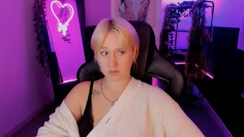 Cin Bellamy online show from September 25, 2025, 5:44 am