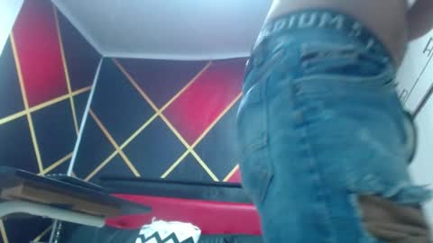 Snapshot of cindyandcarlo chatting on January 24, 2025, 12:20 am CindyandCarlo online show from January 24, 2025, 12:20 am