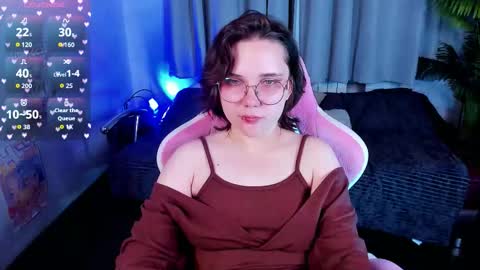 Snapshot of cinemagirl chatting on October 17, 2025, 8:44 pm Lily online show from October 17, 2025, 8:44 pm