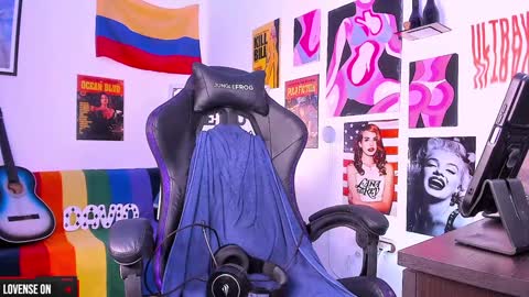 David     Independent Model online show from December 25, 2024, 8:18 am