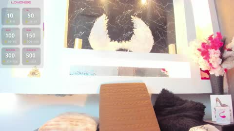 Cinthya  online show from November 11, 2025, 12:05 pm