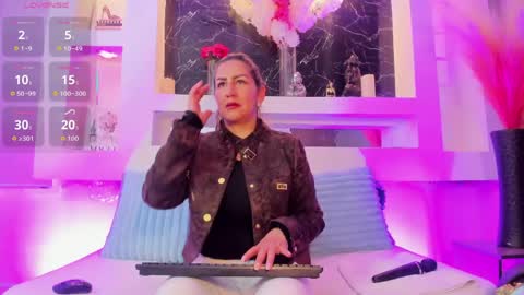 Cinthya  online show from April 16, 2026, 12:39 pm