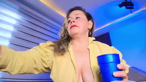 Cinthya online show from June 19, 2026, 7:28 pm