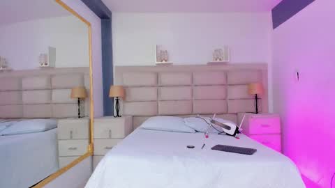 CintiaCollins  online show from November 25, 2025, 8:42 pm