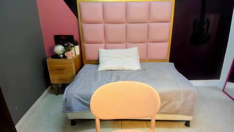 Snapshot of circe_cherry7 chatting on January 15, 2025, 12:51 am Circe Cherry online show from January 15, 2025, 12:51 am