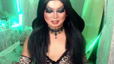 QUEEN CESS online show from June 15, 2026, 1:13 pm