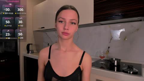 Snapshot of claire_amoure chatting on January 12, 2025, 10:12 am Claire online show from January 12, 2025, 10:12 am