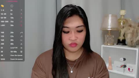 CLAIRE online show from April 25, 2026, 1:41 pm