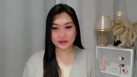 CLAIRE online show from May 7, 2026, 4:01 pm