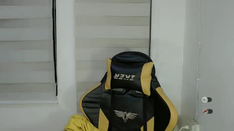 CLAIRE online show from March 8, 2025, 6:32 am