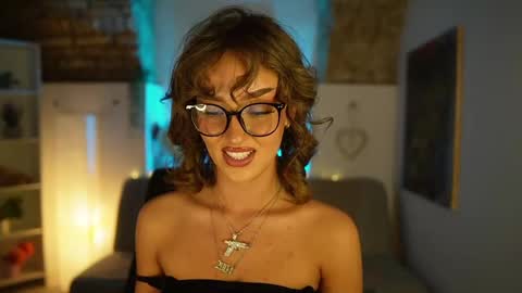 Clara smile online show from February 11, 2025, 8:10 pm