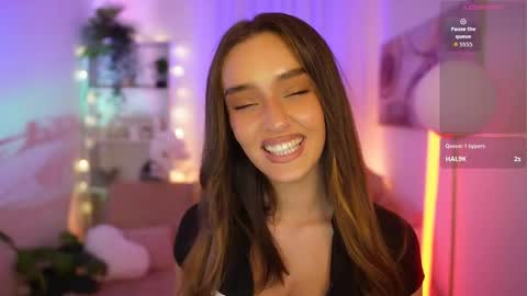 Clara smile online show from March 4, 2026, 7:53 pm