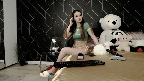 Clara online show from May 11, 2026, 7:03 am