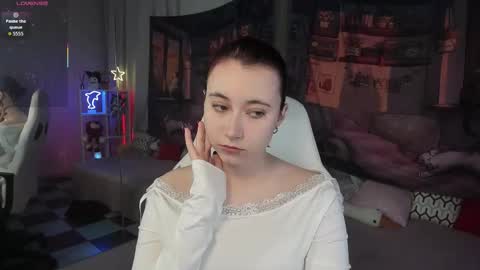 clarabenson online show from October 27, 2025, 10:14 pm