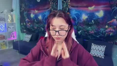 clarabenson online show from November 25, 2025, 7:25 pm