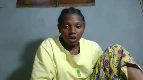 clarisse98 online show from November 10, 2025, 2:05 pm