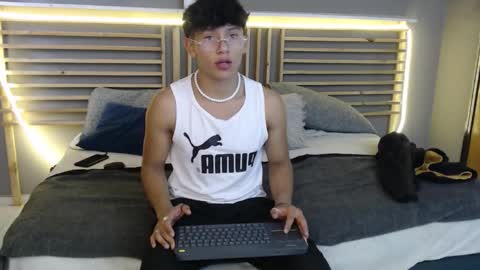 Snapshot of clark_ken1 chatting on February 19, 2026, 8:27 pm clar online show from February 19, 2026, 8:27 pm