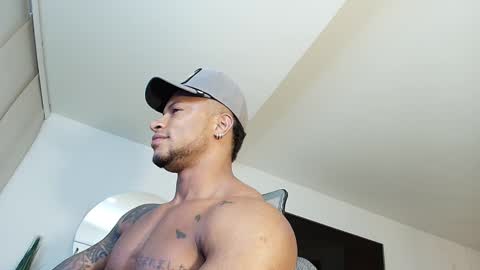 Snapshot of clark_strong chatting on February 27, 2025, 2:42 am clark_strong online show from February 27, 2025, 2:42 am