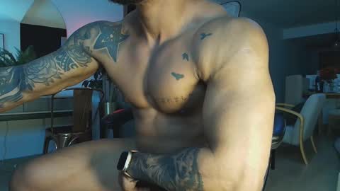 Snapshot of clark_strong chatting on November 17, 2025, 8:25 pm clark_strong online show from November 17, 2025, 8:25 pm