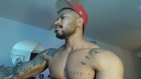 Snapshot of clark_strong chatting on November 18, 2025, 8:35 pm clark_strong online show from November 18, 2025, 8:35 pm