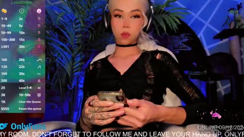 Snapshot of claudia_cooper chatting on December 10, 2024, 1:43 am online show from December 10, 2024, 1:43 am