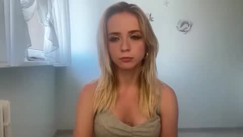 Snapshot of claudiagold chatting on September 12, 2025, 3:01 pm ClaudiaGold online show from September 12, 2025, 3:01 pm
