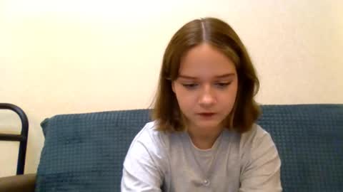 clementinaaures online show from November 3, 2025, 2:07 pm