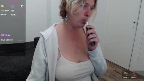 Snapshot of clittytastic chatting on October 8, 2025, 1:31 pm Syl online show from October 8, 2025, 1:31 pm