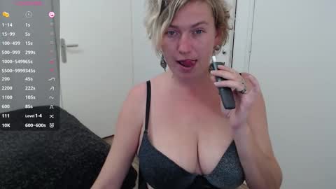 Snapshot of clittytastic chatting on October 23, 2025, 7:18 am Syl online show from October 23, 2025, 7:18 am