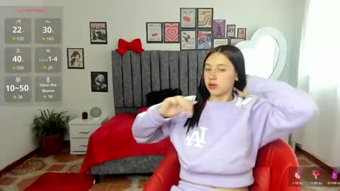 cloe_7 online show from April 16, 2026, 1:12 pm