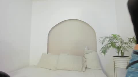 Cloe  online show from December 19, 2025, 3:08 pm