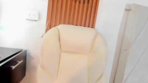 cloe_brown1 online show from June 4, 2026, 7:09 pm