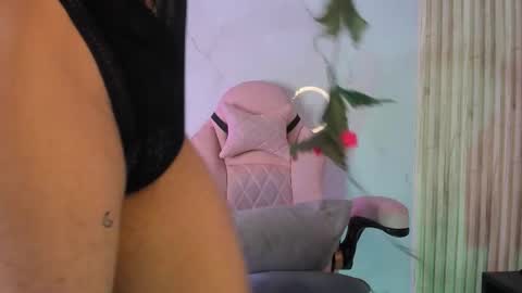 Cloe online show from November 22, 2025, 3:33 pm