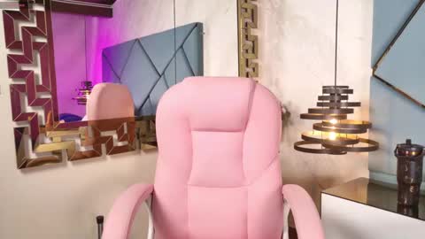 Cloe  online show from October 9, 2025, 11:30 am
