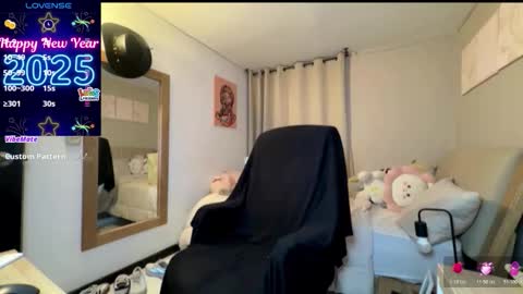 Snapshot of cloe_small08 chatting on November 15, 2025, 2:31 am cloe small online show from November 15, 2025, 2:31 am