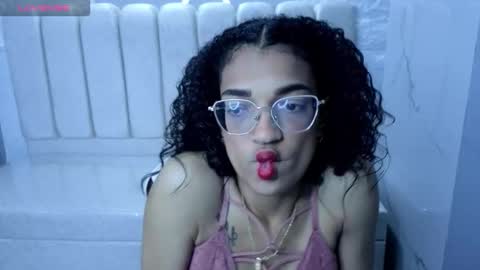 cloee online show from October 12, 2025, 2:43 am