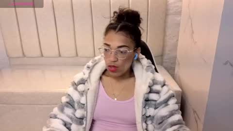 cloee online show from October 15, 2025, 2:55 am