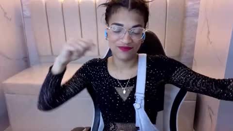 cloee online show from October 17, 2025, 3:31 am
