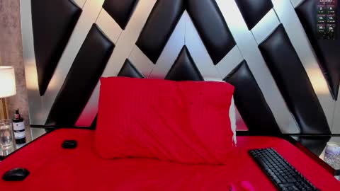 lady cloe person online show from February 5, 2026, 4:11 pm