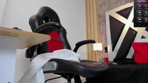 lady cloe person online show from February 6, 2026, 3:48 pm