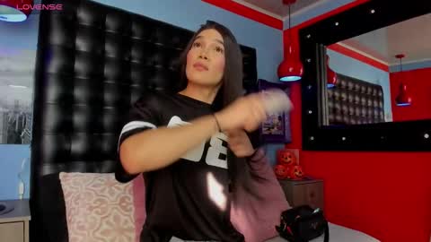 Snapshot of cloerodriguez chatting on October 29, 2025, 9:05 pm ---Cloe--- online show from October 29, 2025, 9:05 pm