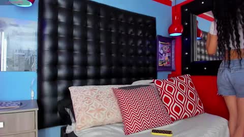 Snapshot of cloerodriguez chatting on November 18, 2025, 2:54 pm ---Cloe--- online show from November 18, 2025, 2:54 pm