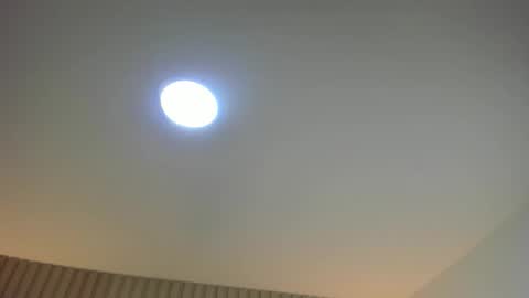 C L O E Y  online show from December 20, 2025, 7:43 pm