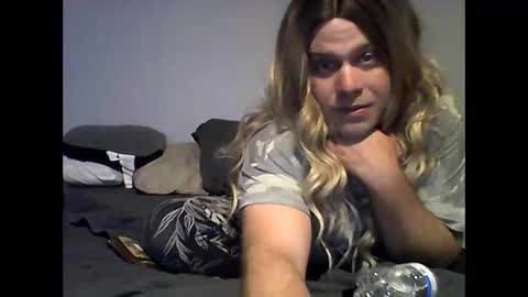 closetmtf online show from November 10, 2025, 1:59 am